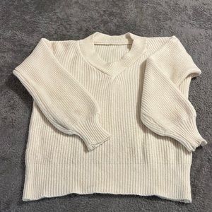 Sweater Cream Vneck
